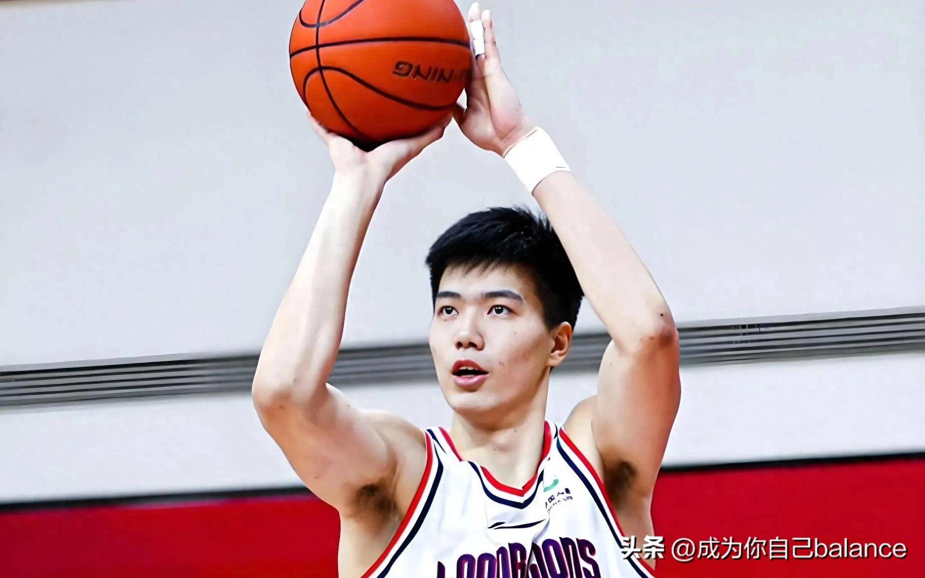 杏彩体育app-辽宁男篮球员连番进攻，彰显实力