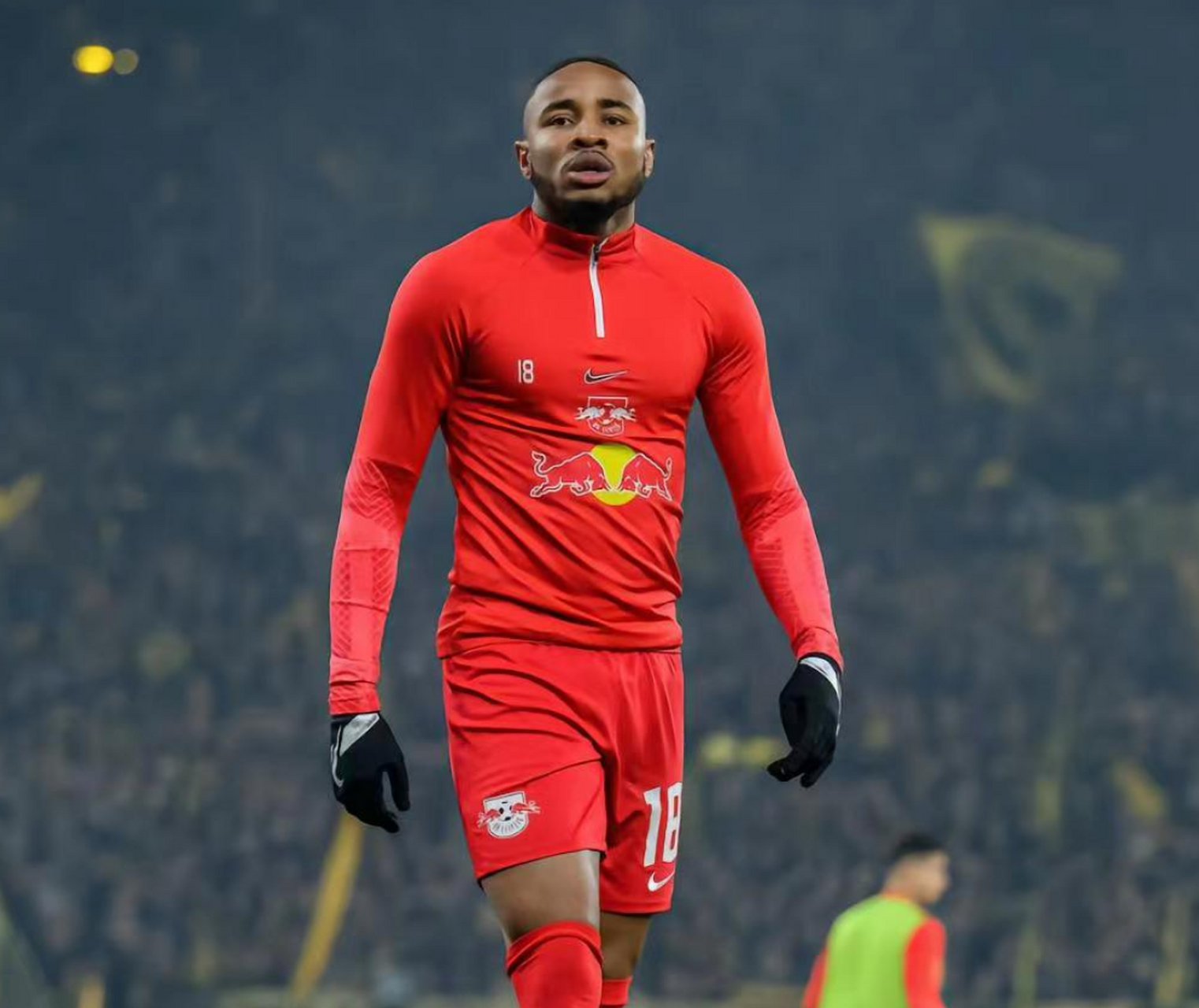 杏彩体育-阵中故将依旧风采犹存，球坛资深好手