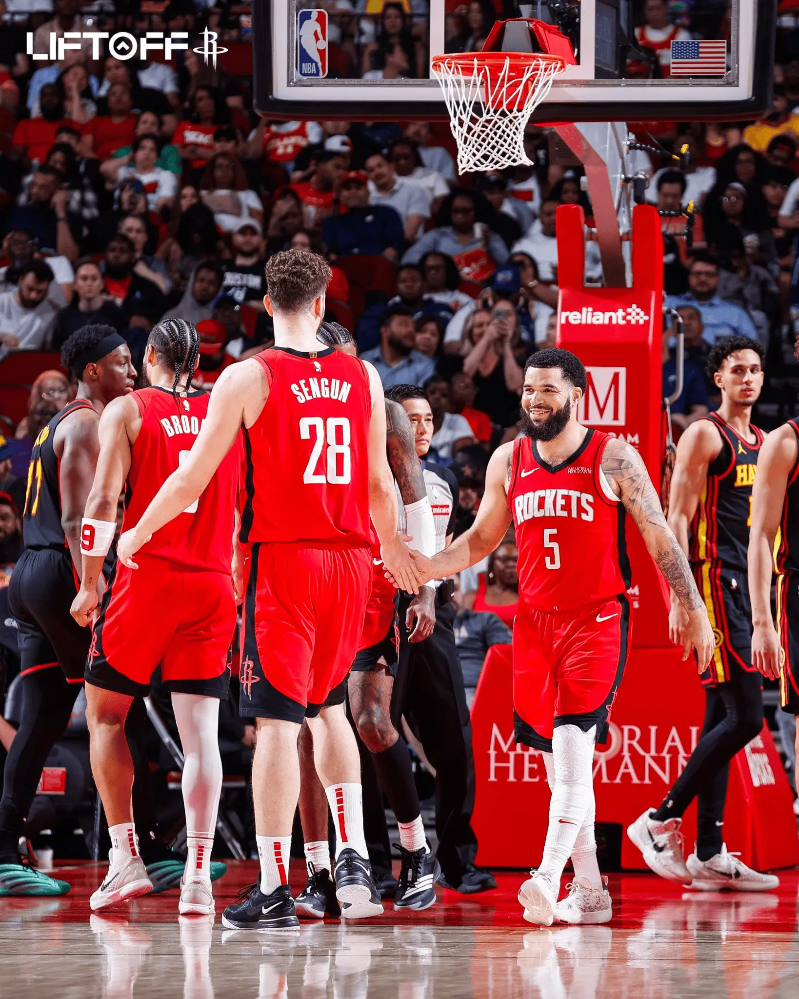 火箭后卫喜获MVP奖项,展现出色表现 火箭后卫喜获MVP奖项,展现出色表现