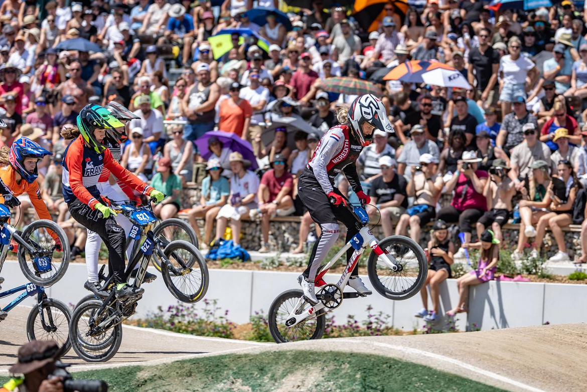 杏彩体育在线登录-关于小轮车男子速度赛现场，荷兰选手速度飙升夺冠！的信息