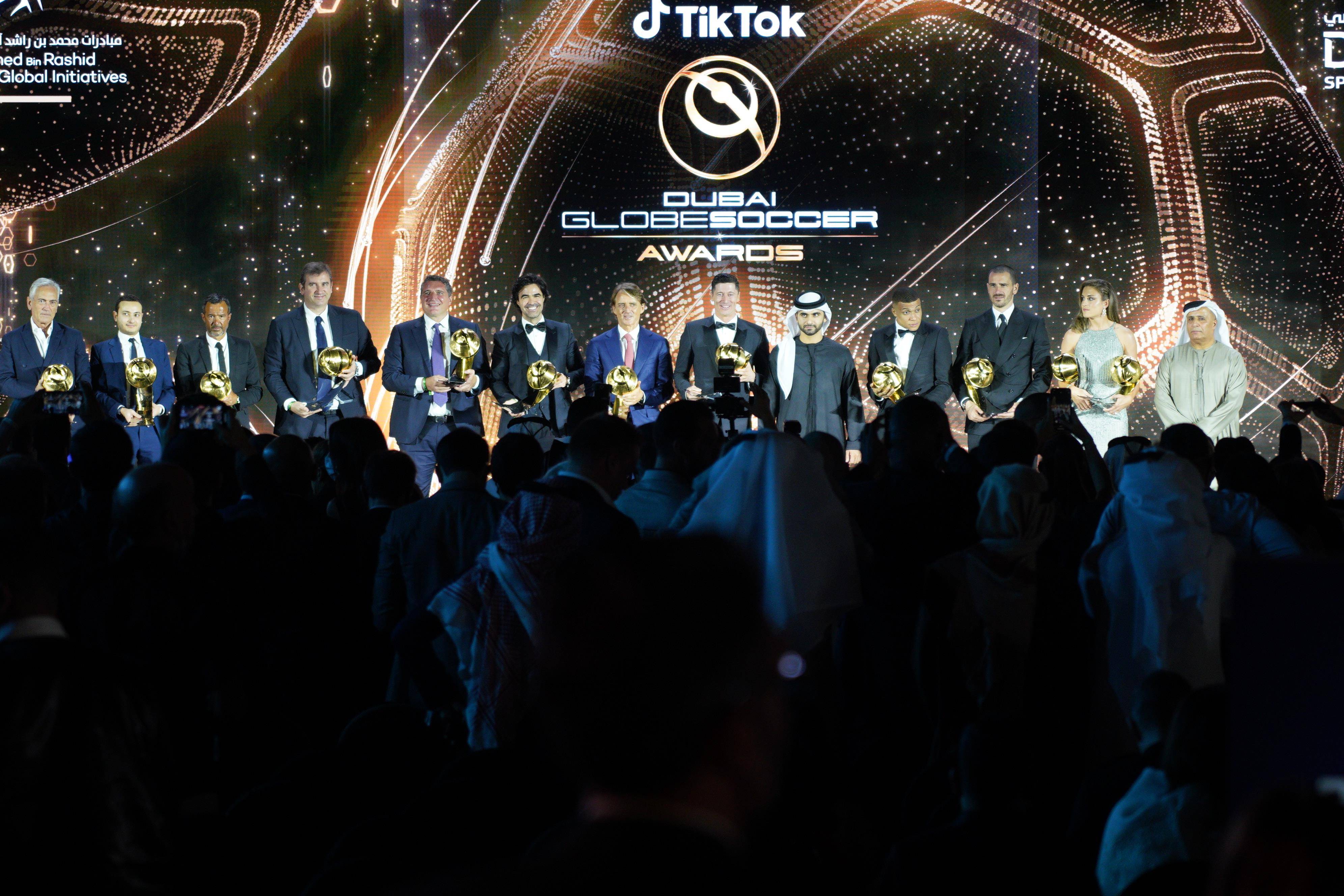 鲁昂队员获得年度最佳球员奖 鲁昂队员获得年度最佳球员奖