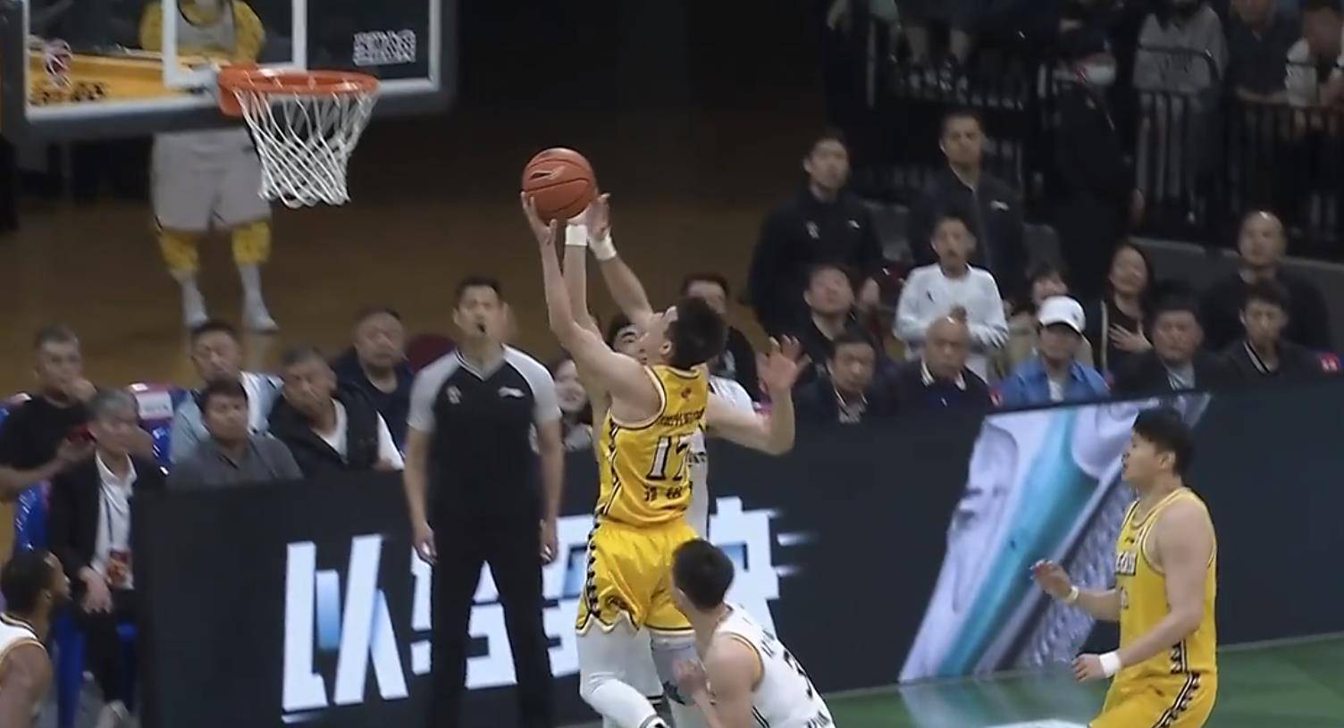 杏彩体育入口-关于浙江队全员发威，合力抵挡对手反扑，赢得关键胜利的信息