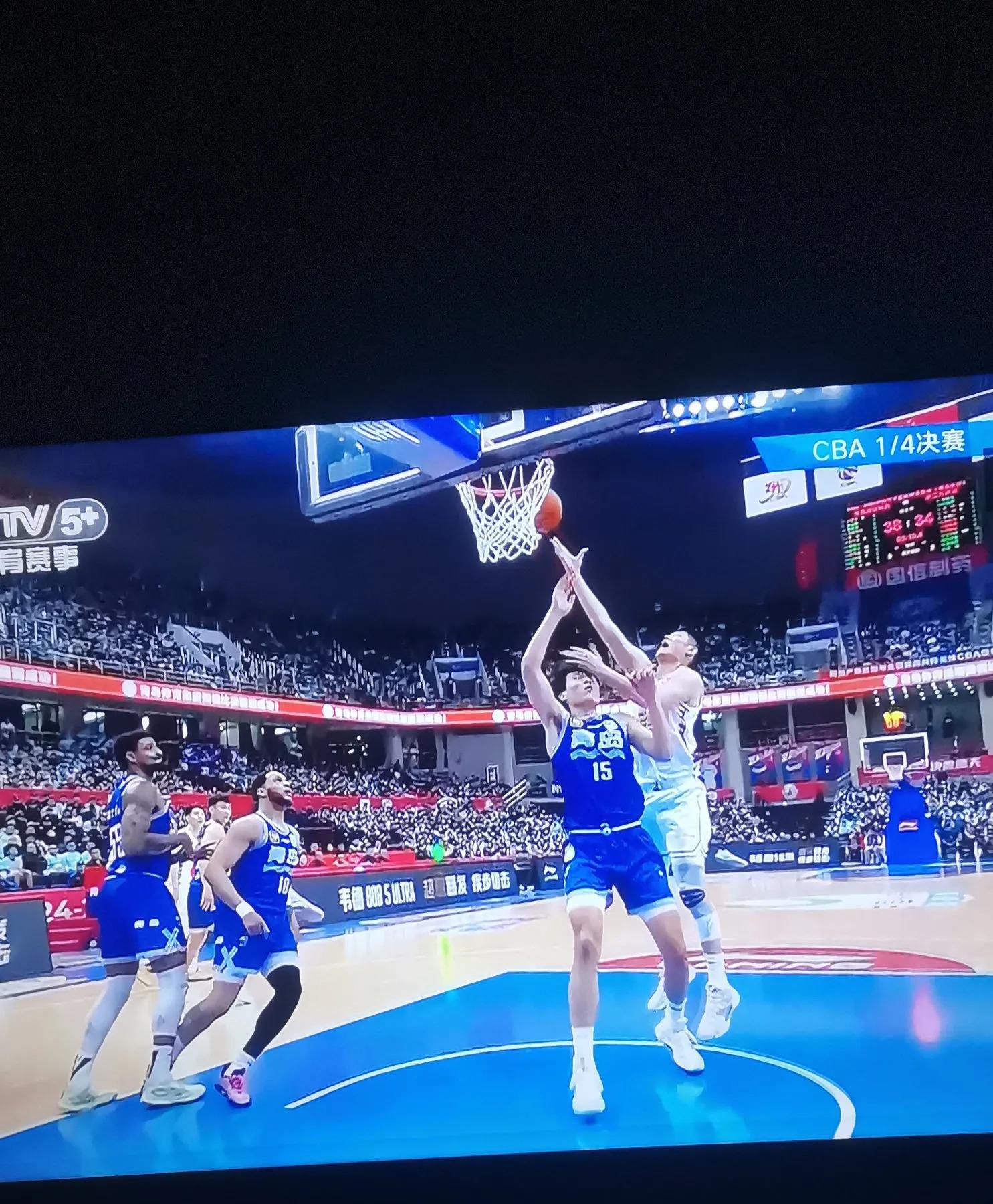 杏彩体育直播-CBA球员因球场行为遭遇罚款处罚