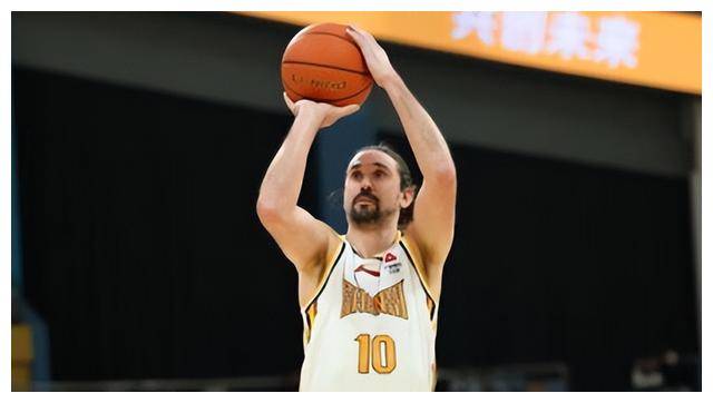 稳扎稳打，力争在比赛中获得优势