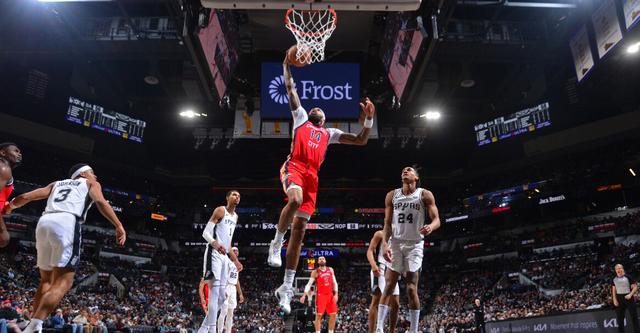 开拓者喜迎连胜!利拉德和麦科勒姆发挥出色 开拓者喜迎连胜!利拉德和麦科勒姆发挥出色