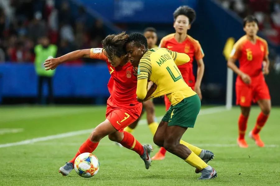 肯尼亚女足不甘示弱，逆袭成功