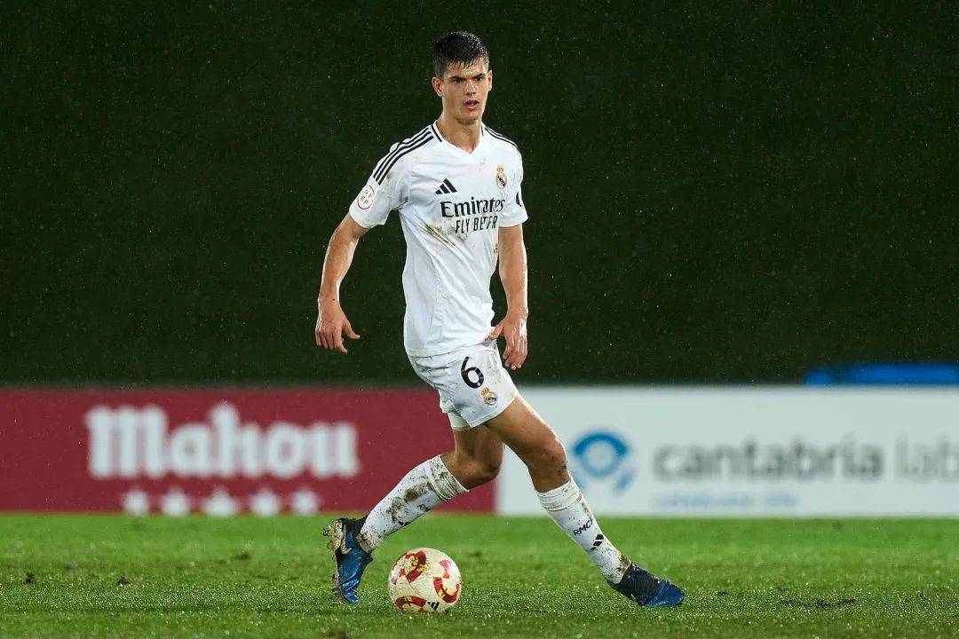 斯图加特年轻球员崭露头角，展现出色表现