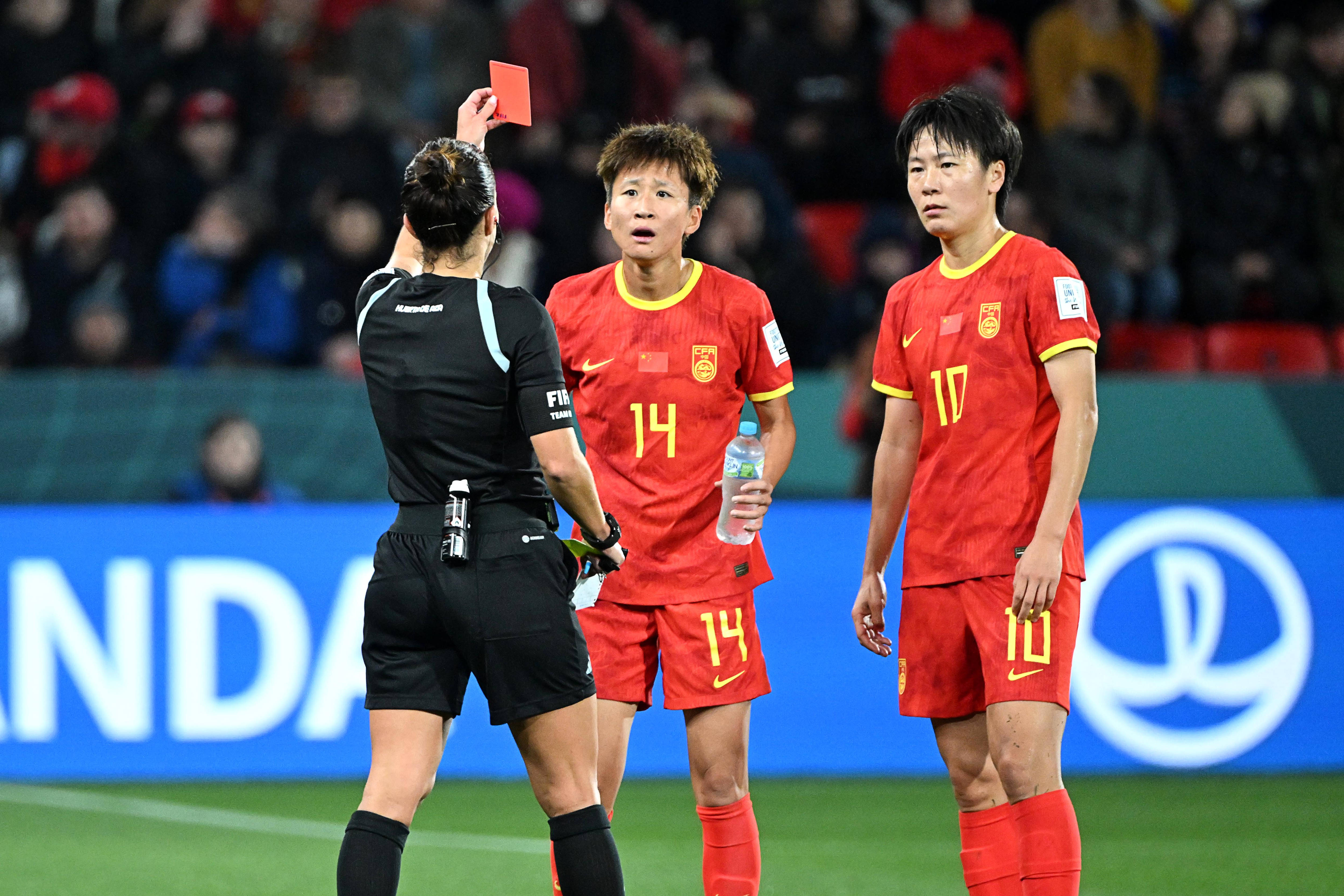 为了国家荣誉，在女足比赛中拼尽全力！的简单介绍