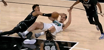 杏彩体育官方登录入口-马刺惜败雄鹿，惨遭两连败