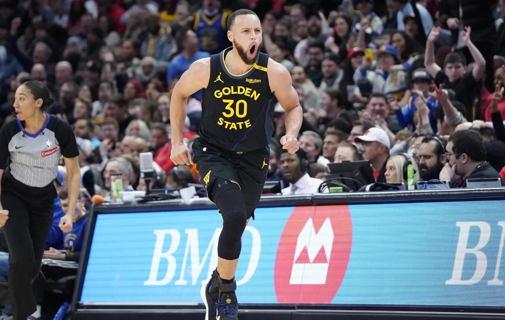 爵士险胜尼克斯，西部排名稳固的简单介绍