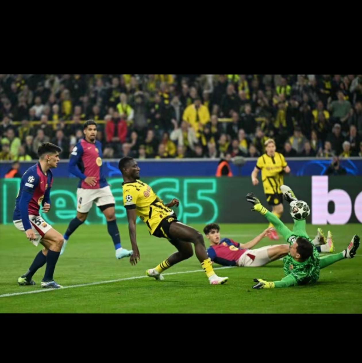 包含轰动一幕！欧洲球队联赛对抗新突破，实力对决的词条